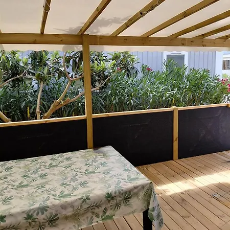 Kemping Mobil-home Confort, 6 Personnes, *