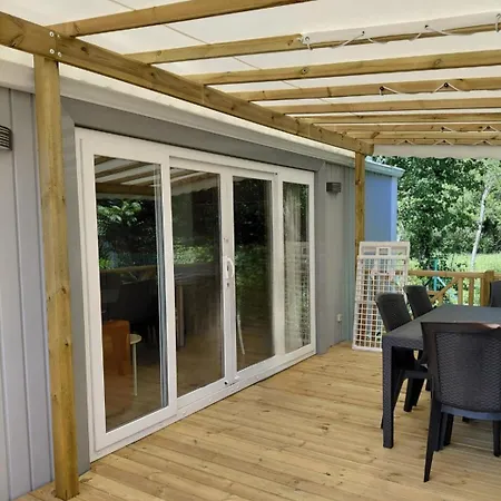 Mobil-home Confort, 6 Personnes, Camping *